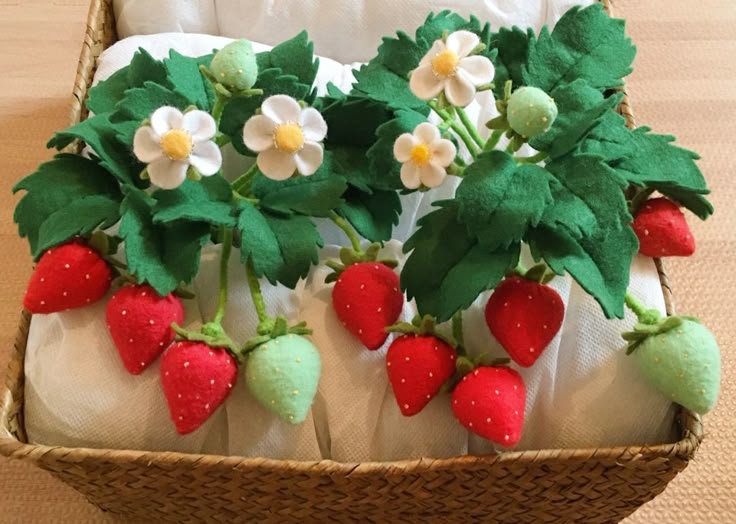 JESSICA LOUISEフェルト製いちごのヘアスライド