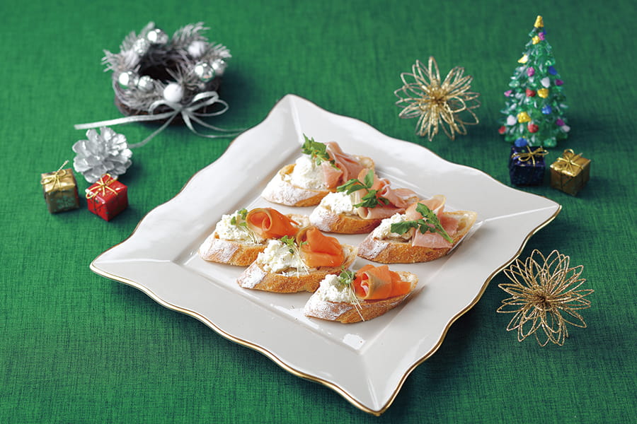 クリームチーズ、生ハム、きゅうりのピンチョス