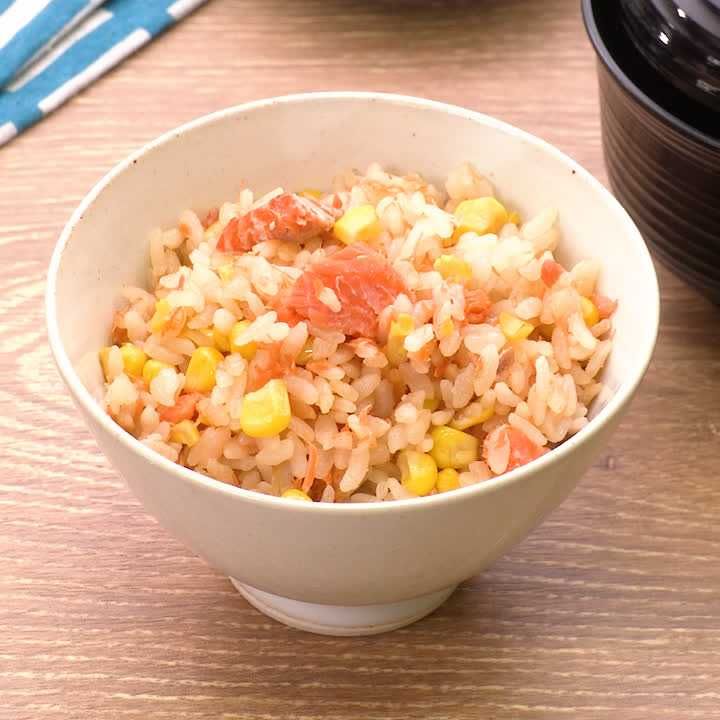 簡単キャンプ飯鮭コーンバターの炊き込みご飯