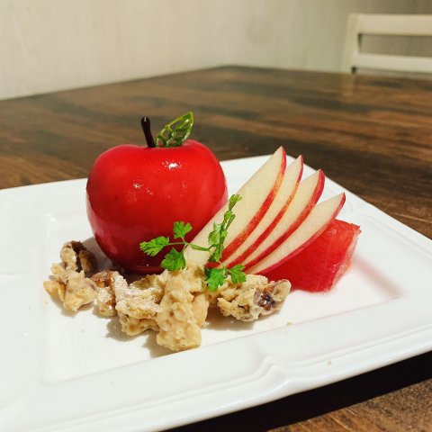 青森りんご専門店「あら、りんご。」ホワイトデー“りんご型”ケーキ、ルビーカカオ＆ホワイトチョコ - ファッションプレス