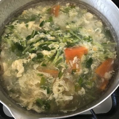 豆苗、コーン、ふわふわ卵のスープ