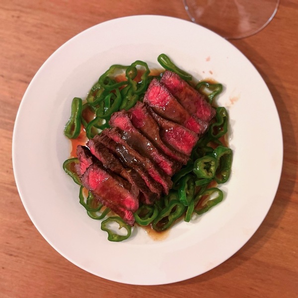 万願寺とうがらしと豚肉のしょうがごまあえ