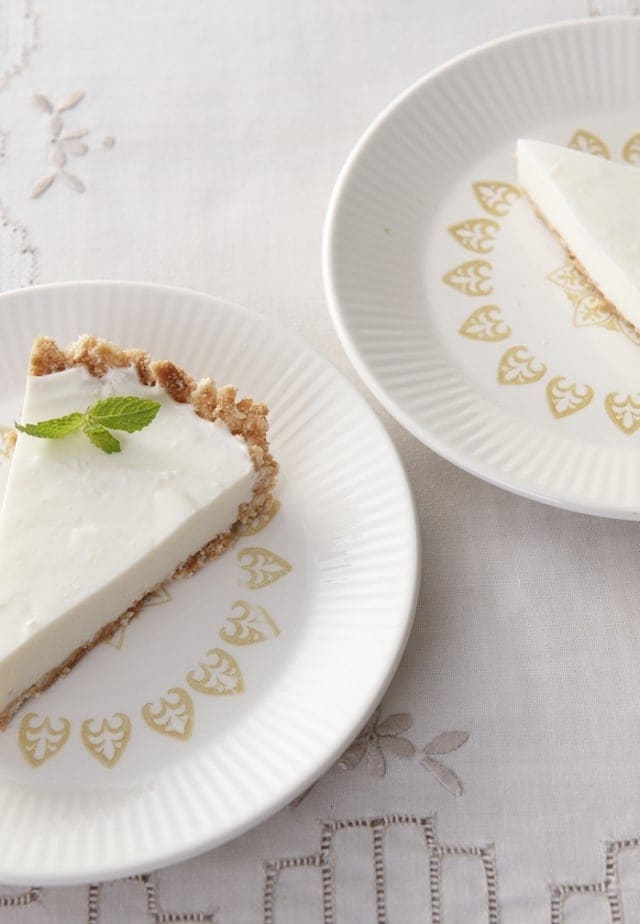 水切りヨーグルトで作るレアチーズケーキ 粉ゼラチンを溶かして簡単