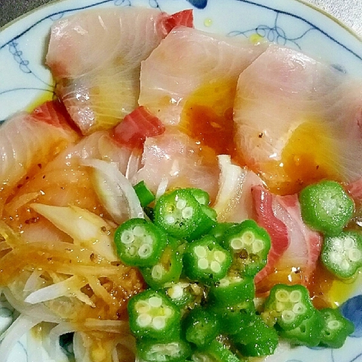 ▷よだれハマチ 鮮魚を中華な味付けでカルパッチョ👍👍 やっぱり魚が美味しいし、たまにはこういった味わいも良いかなぁと🙆ご希望あればたまり醤油でお造りでも ポン酢でサッパリでも👍👍 スタッフお声がけください😊 本日お席若干空きございます。 事前にお電話