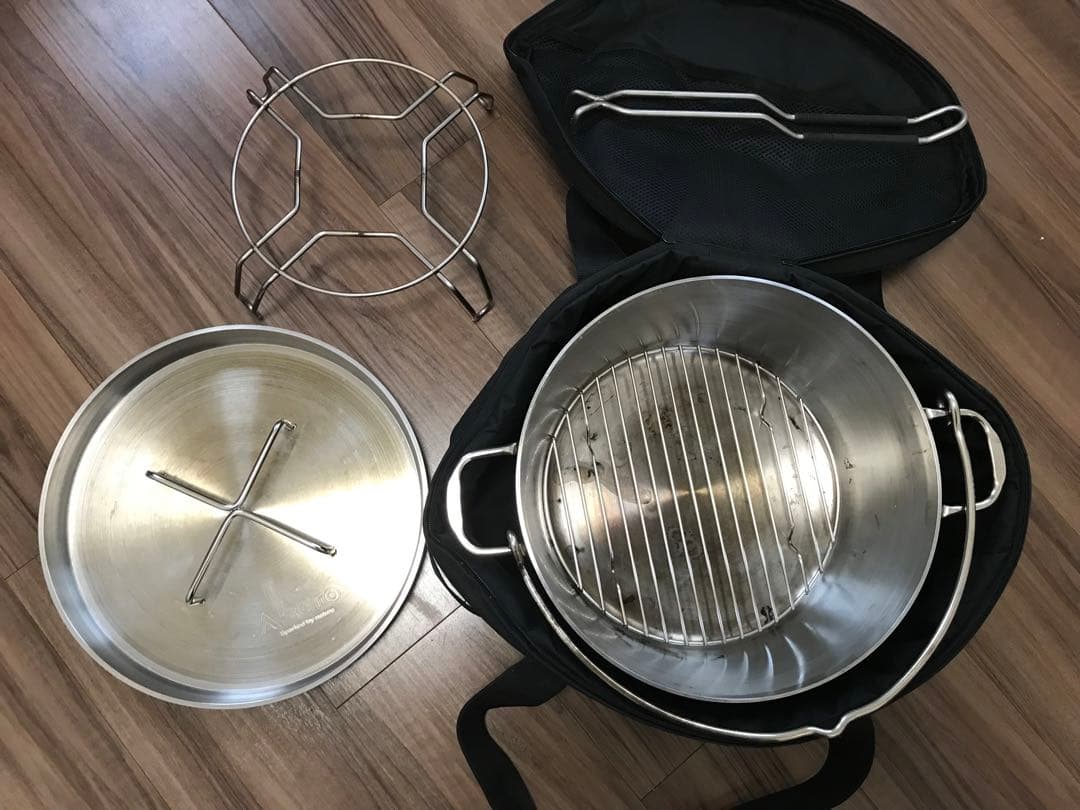 ダッチオーブンで簡単！ 丸鶏のローストチキン - STRAYCATS - レンタルで行ける最上級キャンプ体験