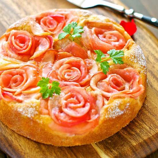 リンゴ1個とホットケーキミックスで簡単♪華やか薔薇リンゴケーキ♡母の日や記念日に*ももら*の古都きっちん