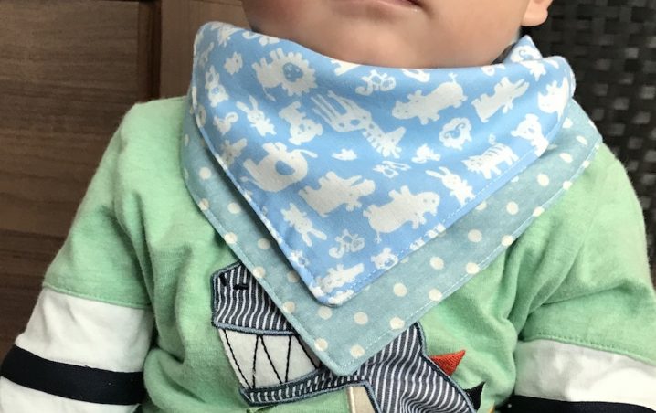 刺繍生地とダブルガーゼで作る 上品スタイベビーのもくもくスタイを作りました♪縫いのくらし I ベビー服・こども服の型紙 ラ・スーラ