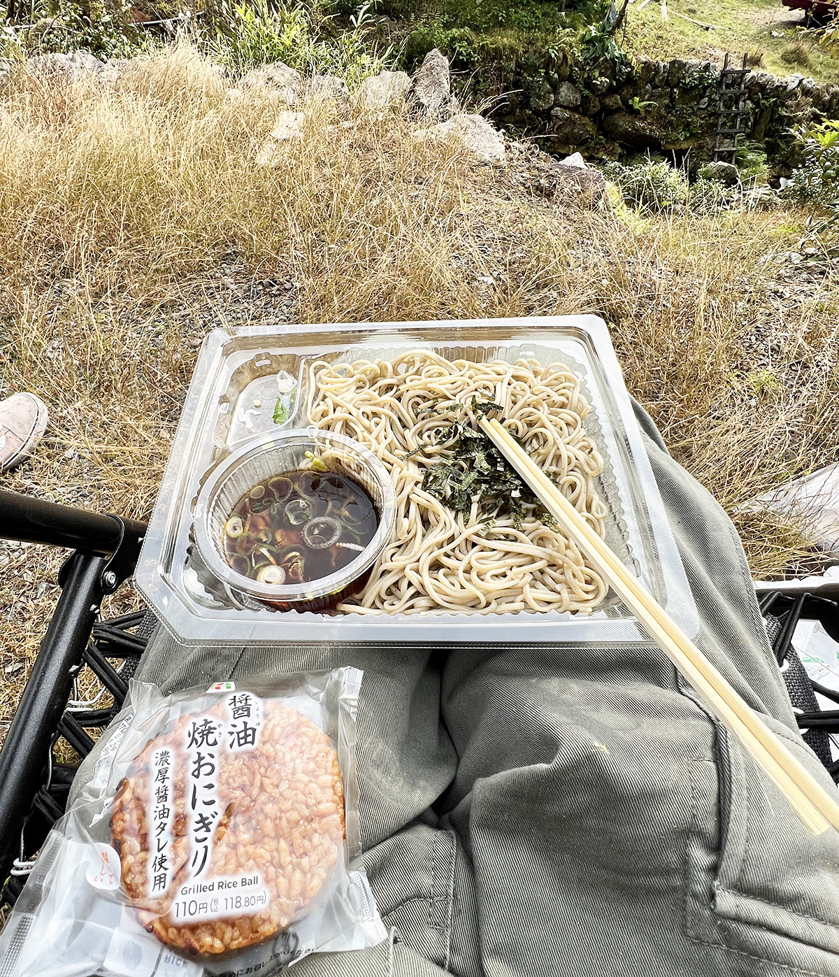 セブンイレブンのそば3つを食べ比べ 「結構、量が違うかも」 – grapeグレイプ