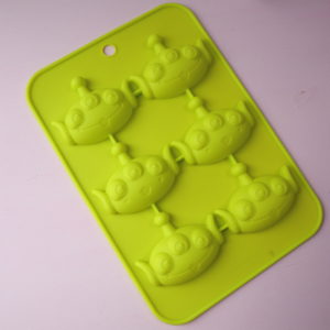 ダイソーマフィン型 6個焼けるタイプ フッ素樹脂加工200円のレビューマジカルキッチン