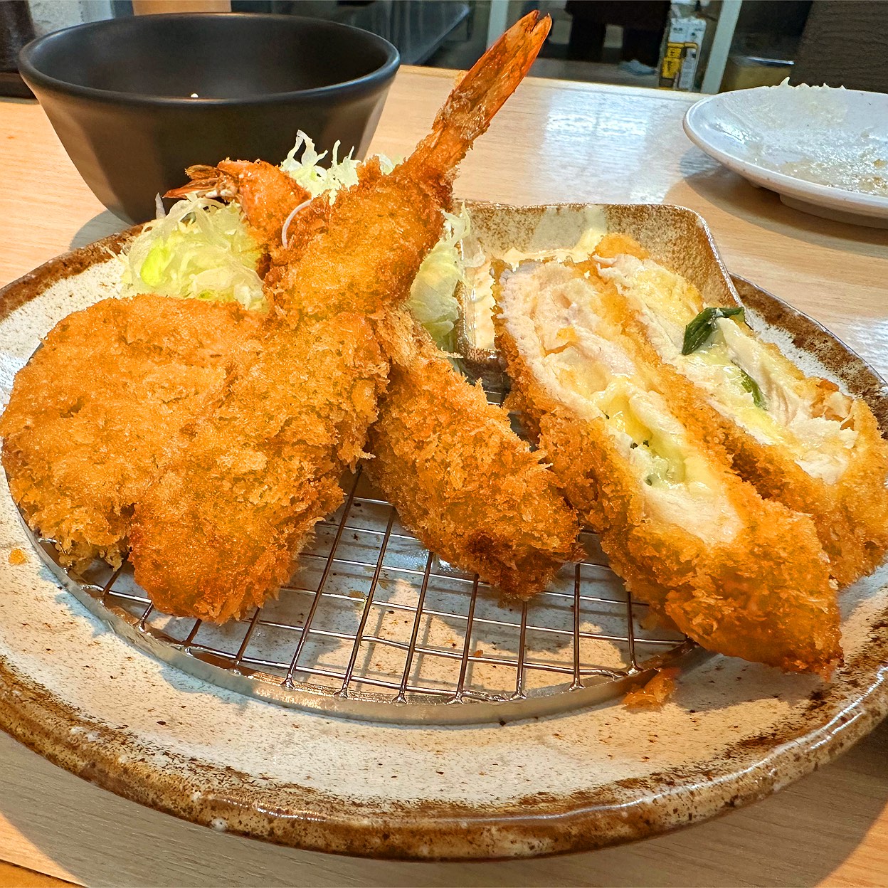 きんのつる新宮店 メニュー紹介＆定食「特選ロースカツ」と「特選ヒレカツ」を食べ比べた感想。惣菜食べ放題の人気とんかつ専門店！ - イギーとポル福岡グルメ