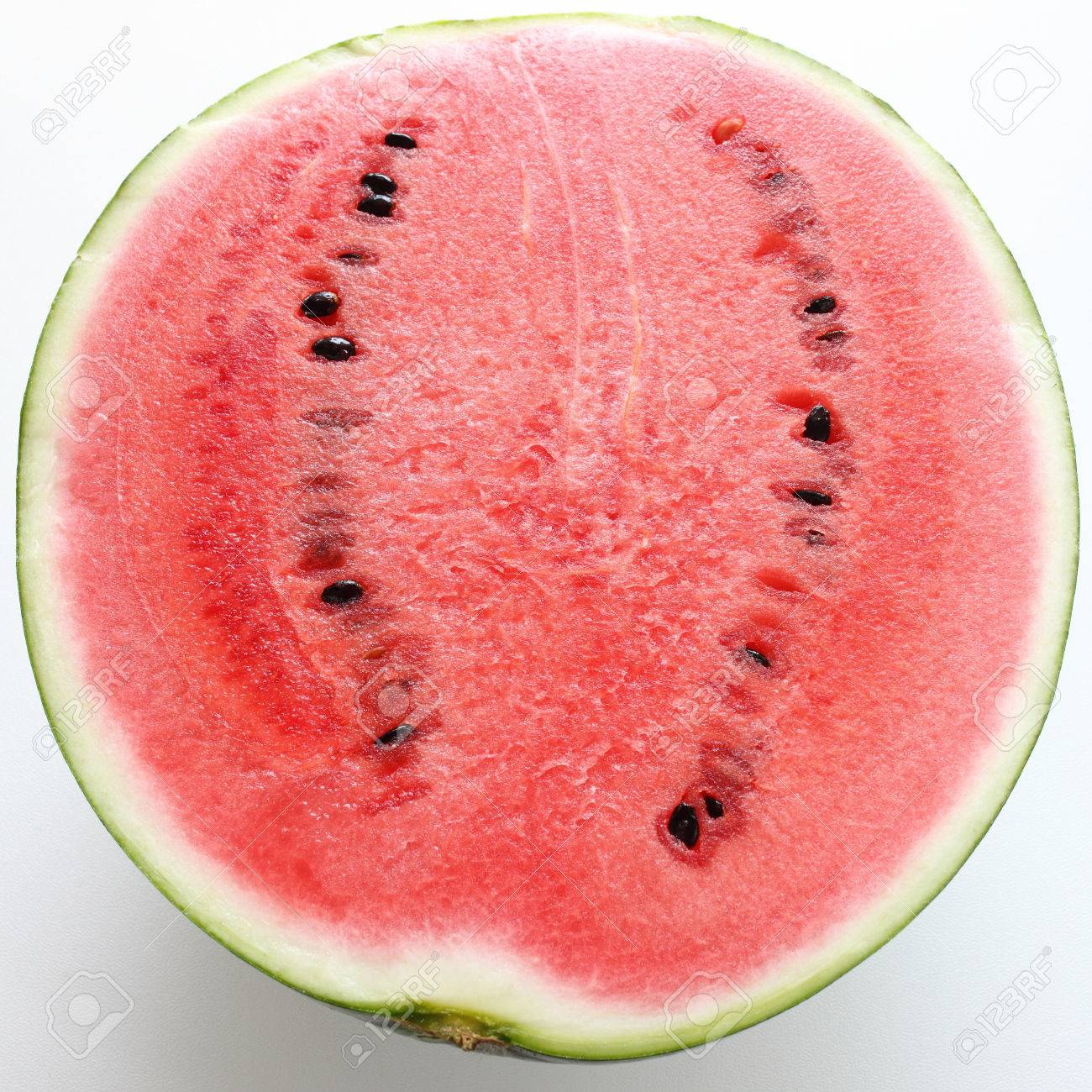 可愛くて爽やかな画面いっぱいの半分のスイカ 横 のイラスト素材104712323- PIXTA