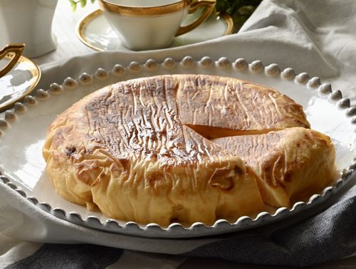 簡単チーズケーキ🧀 , @infeel_taikiさんの投稿をお借りしました, 炊飯器チーズケーキ,レシピ , プレーンヨーグルト 400g,ホットケーキミックス 150g, さとう 大さじ4, はちみつ 大さじ4, たまご2個, オリーブオイル 大さじ1, 普通炊き2回して✨,冷蔵庫で冷やして完成😊, チーズは入ってないのでチーズケーキ風ですね😋,