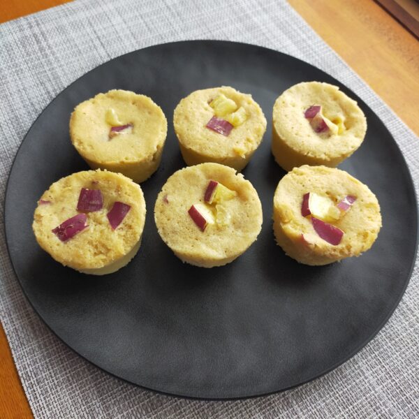 レンジで簡単！「 米粉のさつまいも蒸しパン」このレシピのポイントは↓の投稿文をチェックしてくださいね✨---------------------------------- ✍️このレシピのポイントは✔️レンジで簡単✨ ✔️5分で作れる👏 ✔️ さつまいものやさしい甘み