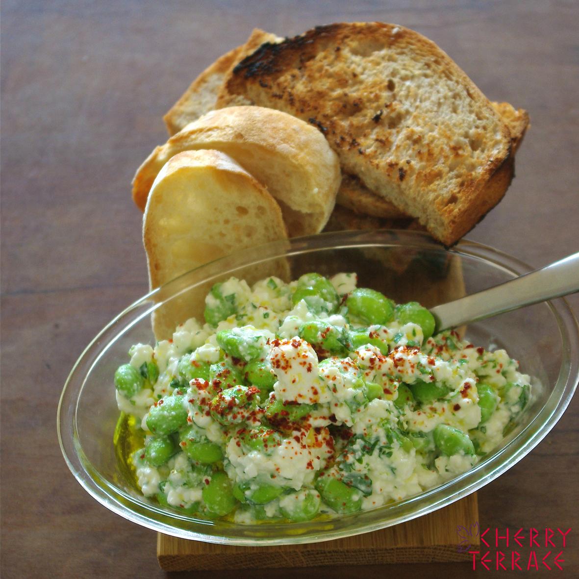 サニーレタスとベーコン、カッテージチーズのサラダ