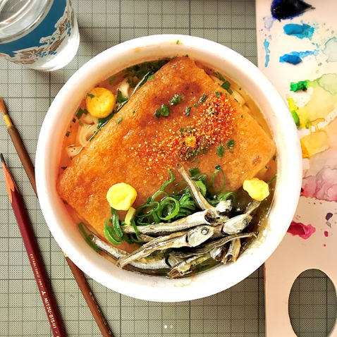 みんなで作れる！簡単映えレシピ おうち女子会グルメ6選🥂💕 ①とびっこと韓国海苔のチュモッパ ②とろーりチーズのえびサムギョプサル③アボカドとチーズの生ハム巻き ④サーモンアボカドdeカップ寿司 ⑤ぴよぴよバターチキンカレー ⑥ひとくちサムギョプサル みなさん