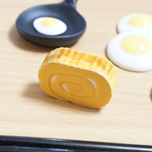 おしゃれセミリアルでかわいい卵焼きイラスト・フリー素材なら「シンテリ」