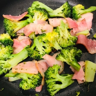 デリ風♪ブロッコリーとベーコン卵のガーリックマヨ醤油サラダ