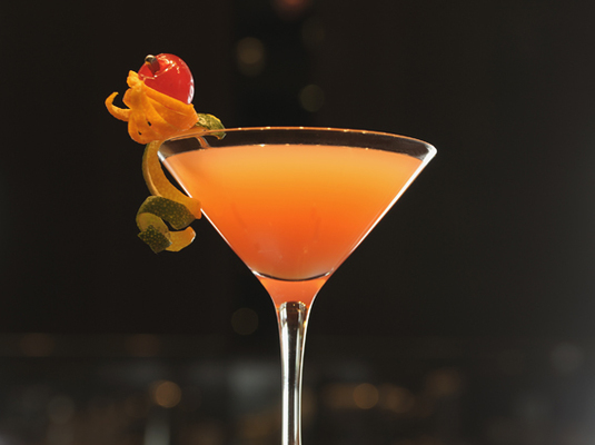 スクリュードライバーの作り方。魅力と有名なウォッカカクテルの数々を紹介