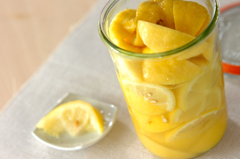 レモン白湯は代謝アップに役立つ?飲むときの注意点や作り方を管理栄養士が解説 - トクバイニュース