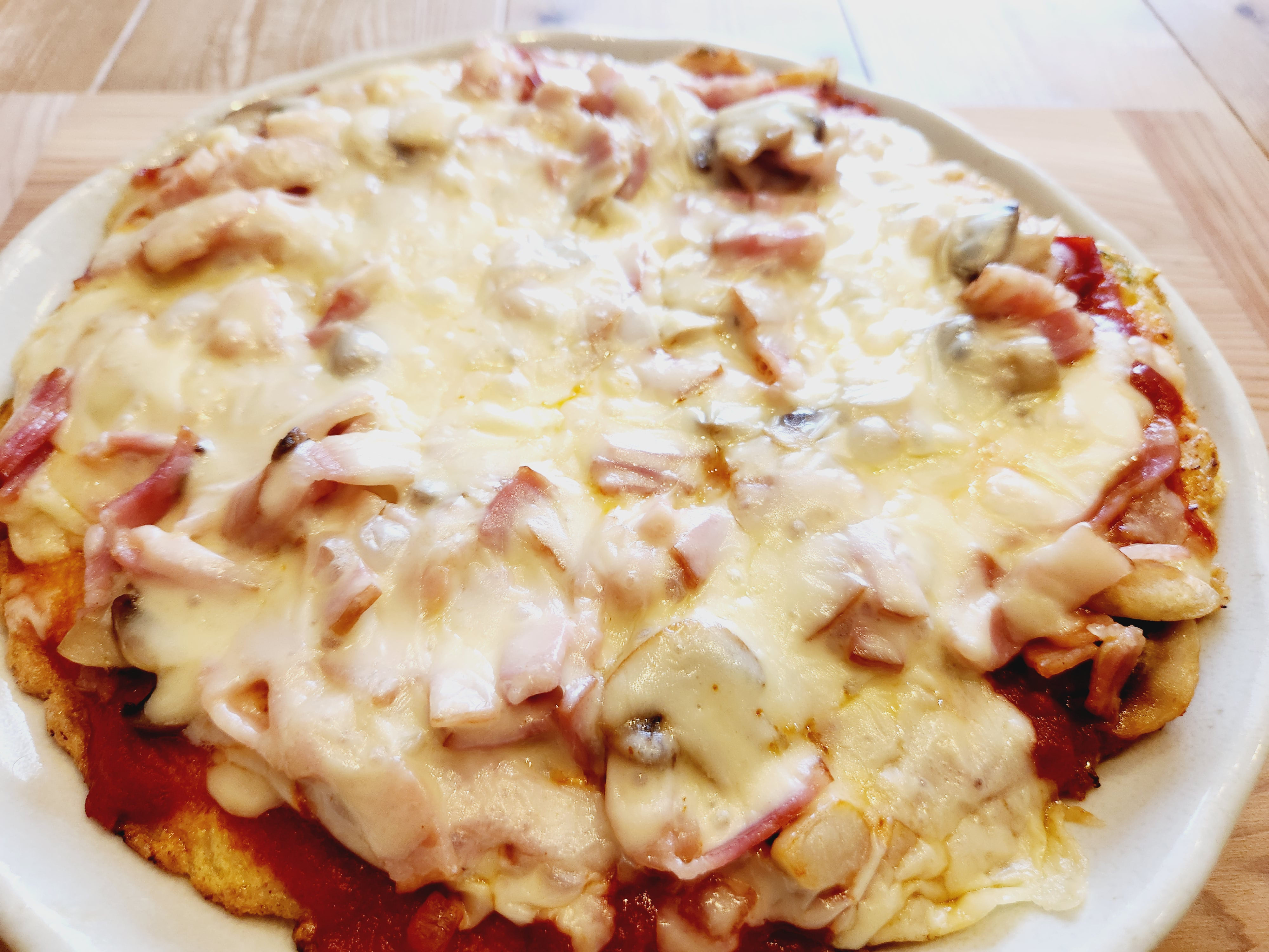 余ったピザ生地でウィンナーマヨパン