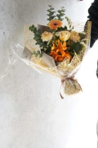 本日気まぐれブーケ💐お持ち帰りいただきました✨ とってもお喜びいただき、私たちも一緒に嬉しくなりました😆w 今回お持ちいただけなかった方、また気まぐれにお作りさせていただきますので、気まぐれにお待ちくださいませっ東京フラワー 東京 気まぐれブーケ 気まぐれ