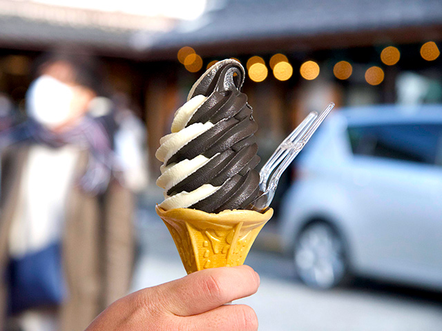 滋賀・黒壁スクエアへ、いちご農家直営フルーツパーラーのおやつを求めてるるぶ&more