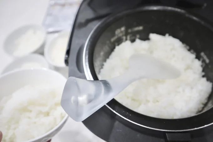 冷凍ご飯だってバレない！炊き立てご飯がよみがえる、「蒸気であたためる ごはん容器」アンジェ日々のコラム