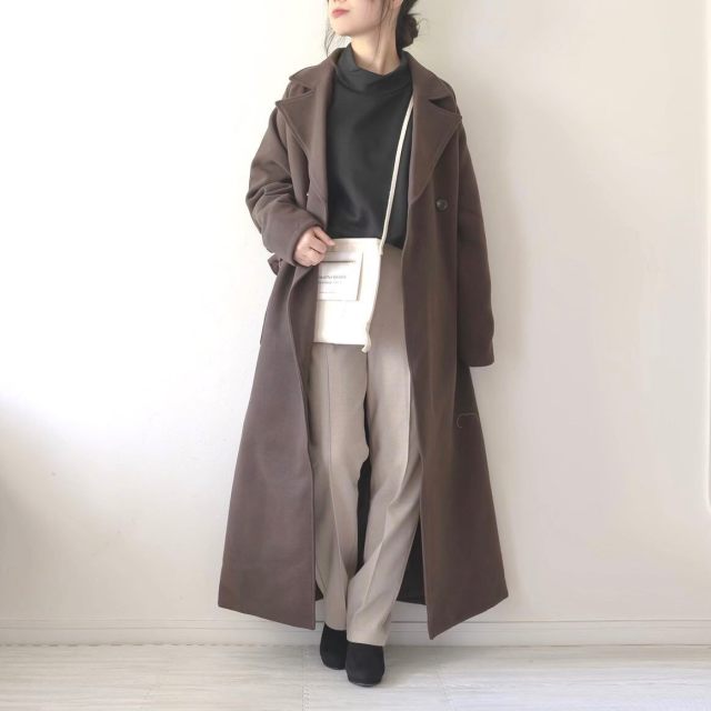 こげ茶×くすみ花柄すっきり柄少なめ振袖上品な落ち着きの成人式スタイル