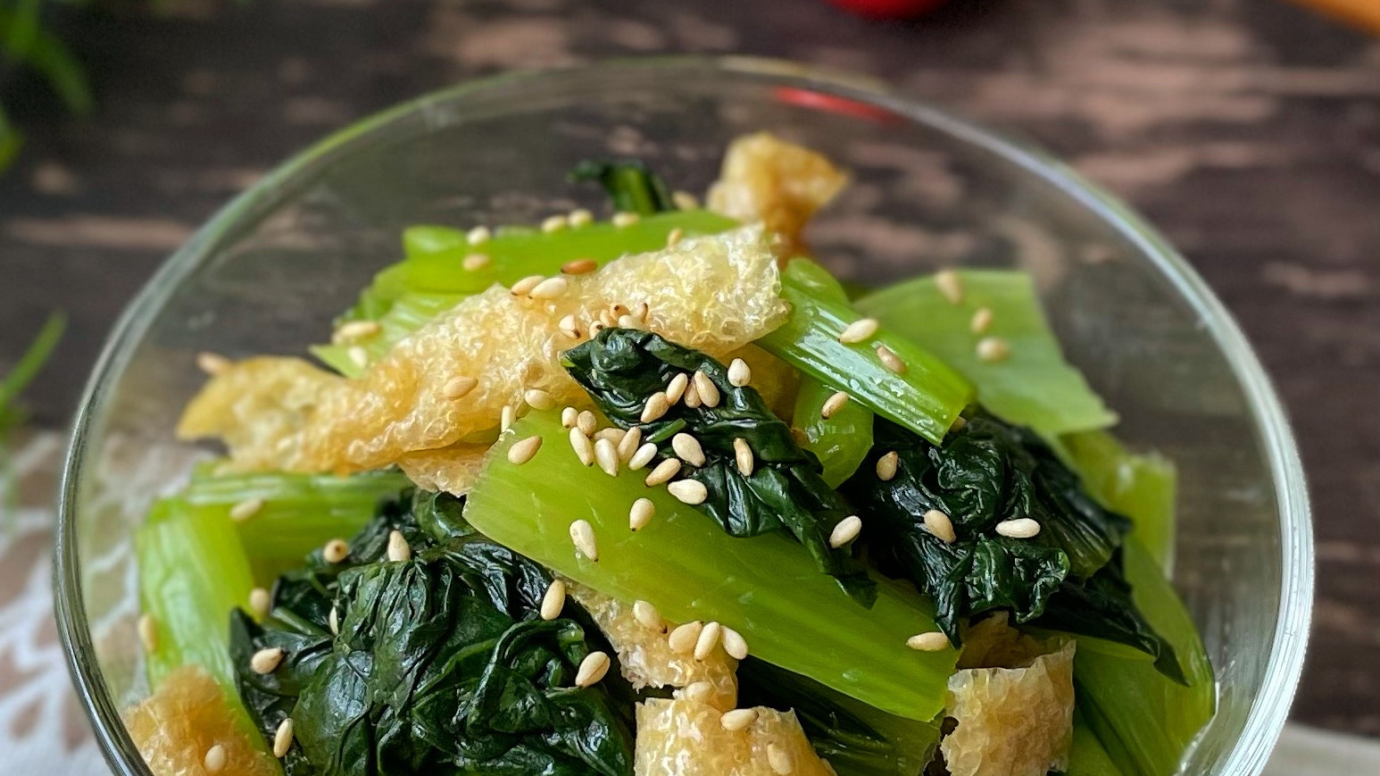 慌ただしい年末も楽ちんに！電子レンジですぐ完成「小松菜と油揚げのレンチン煮」