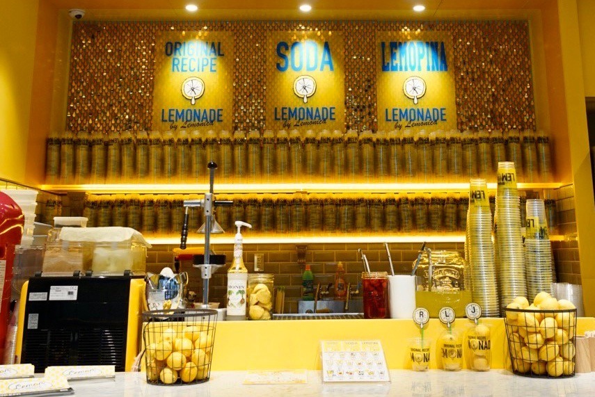 夏の黄昏時はエスタシオンカフェへ毎日溶けそうな日が続きますが🫠夕暮れ時には渋谷スクランブル交差点をのんびり眺めにいらっしゃいませんか? 渋谷エクセルホテル東急のラウンジ「エスタシオンカフェ」は平日22時まで営業中。 ゆったりした大人の雰囲気のカフェ