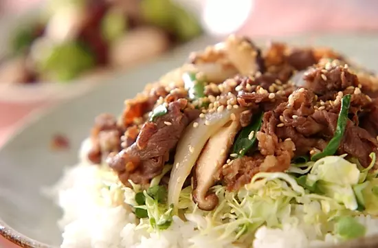 ホットプレートでペッパービーフライス&KAGOME