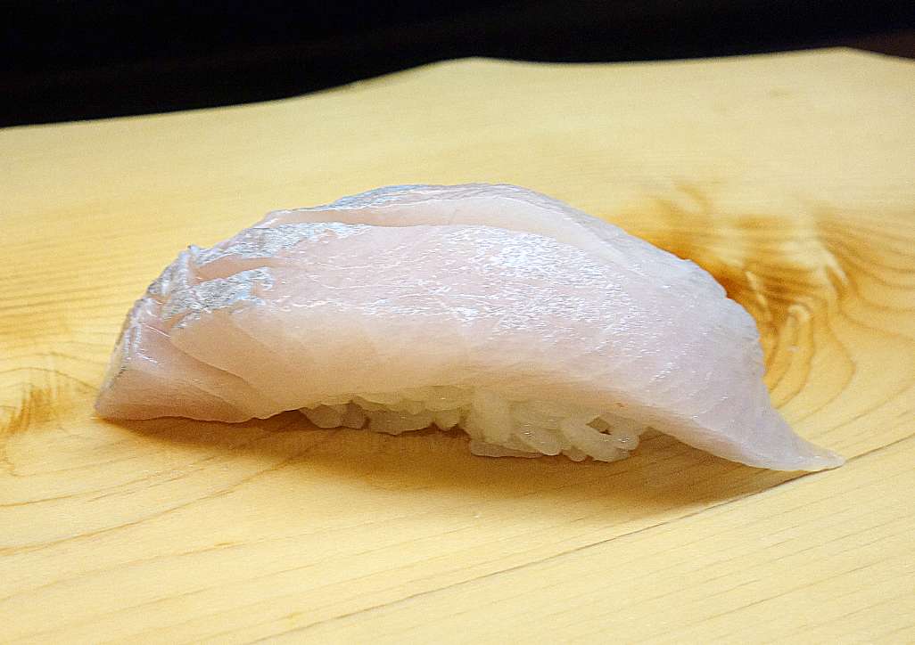 高級魚「アブラボウズ」の刺し身は白身魚のトロと言われるほどの絶品。 – KEISUI ART STUDIO