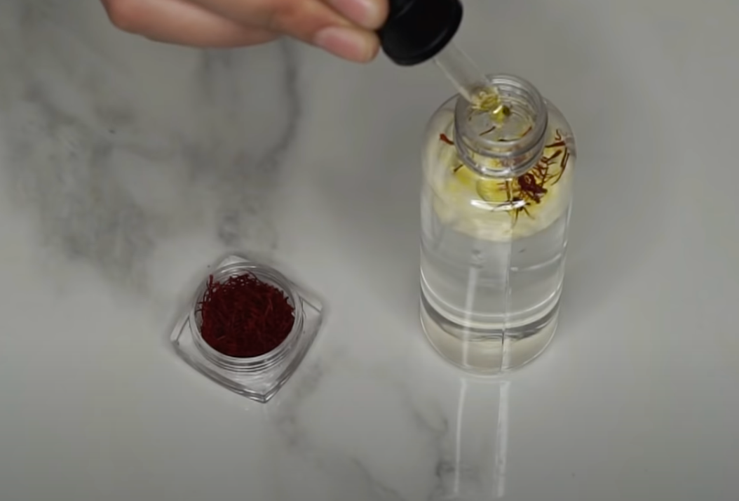 サフランのスケッチ。白黒の図面。色付け」のベクター画像素材 ロイヤリティフリー1874691277Shutterstock