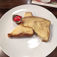 ジョナサン フレンチトーストの上にカスタードクリームとバニラアイスをのせた「フルーツフレンチトースト」を食べてみたSYOKUBUN