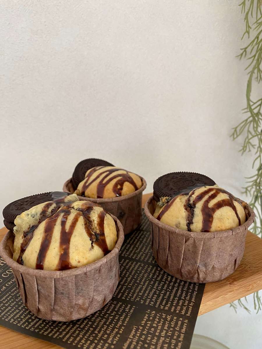 minae412 ◀︎その他のレシピや投稿はこちら♡ とにかく簡単！ 焼くまで5分あれば生地があっという間に完成💝 ・ ミニサイズでかわいいよ！デコレーションは全てダイソー♡ 一口サイズだし、大量に作れるからバレンタインにオススメ😍 ・ マフィン型は楽天roomにのせて