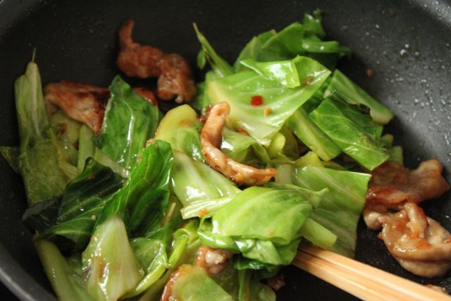 炒めて乗せるだけ簡単!回鍋肉 ホイコーロー 丼