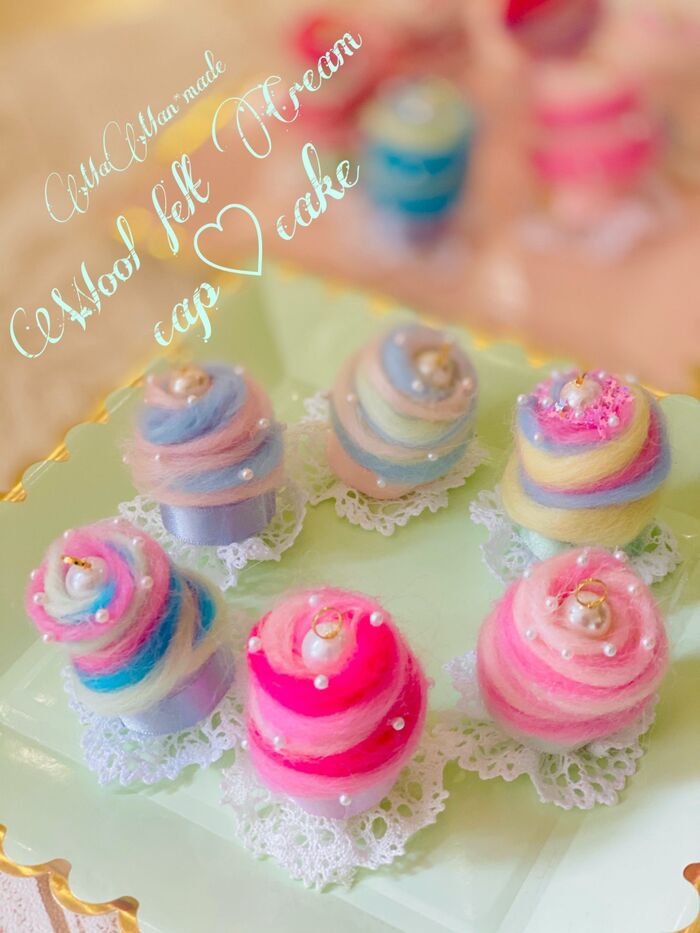 13 件の「ペットボトルのキャップリメイク」や「フェルト ケーキ」のアイデアを見つけましょう手作りおもちゃ フェルト、フェルト ケーキ 作り方、 フェルトのカップケーキ など