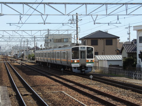 線路で溶接工事中…貨物列車にはねられ男性死亡 静岡・浜松市