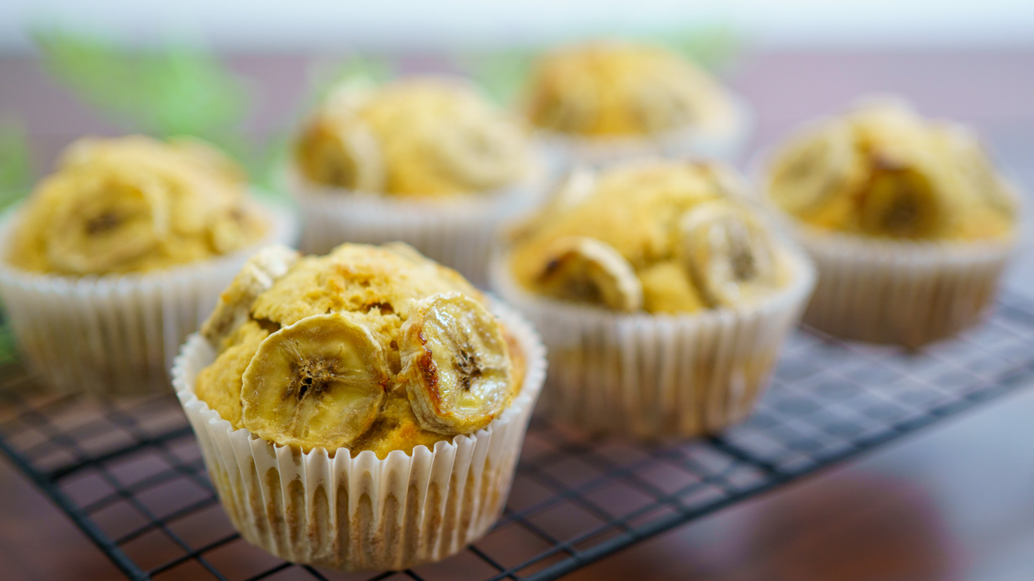 オートミールバナナチョコパウンドケーキrecipe美味しくて 身体に優しいおやつが好き。 recipe オートミール 120g ベーキングパウダー5g A バナナ ２本 オーガニックシュガー 50g 卵 2個 ヨーグルト80g エサンテオイル 30g FPメタルでオートミールを粉状にして別容器