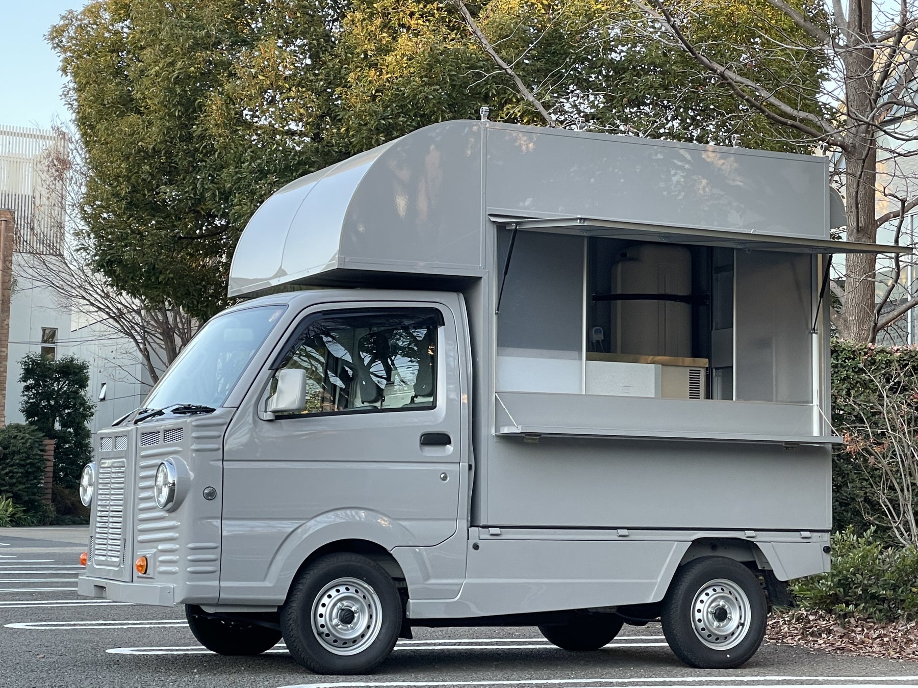 軽トラック かわいいSUZUKI キャリイの茶色キッチンカー キッチンカーの製作フードトラックカンパニー 公式