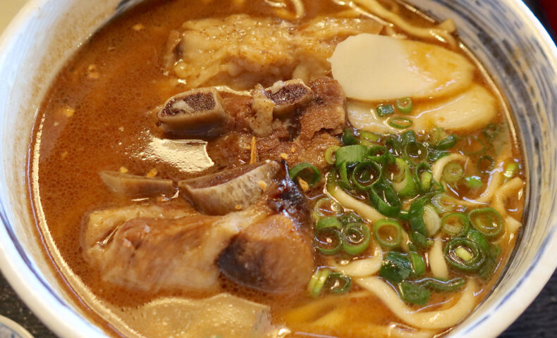 ふくぎ 古民家そば屋でいただく限定15食のソーキそば今日は何もしたくない沖縄県民