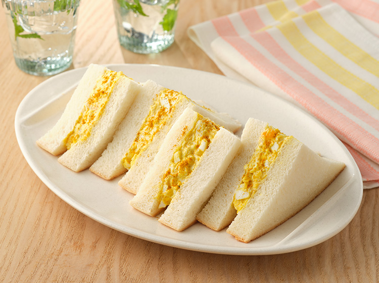 ほうれん草のごま和えとゆで卵のホットサンド│パパッと簡単！ホットサンドレシピBAWBAW