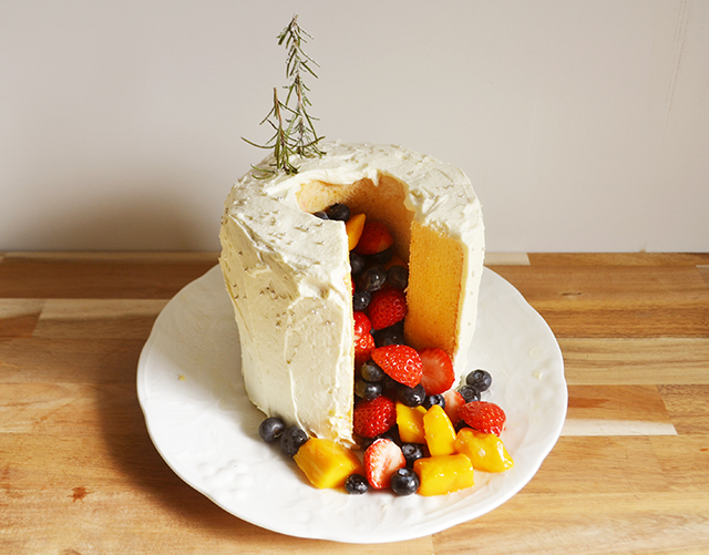 無印良品」特大バウムで歓声が湧く！ 失敗しない「くす玉」ケーキ♡ 新年にも！Oggi.jp