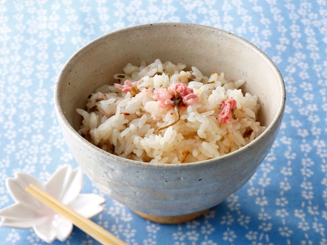 混ぜて焼くだけ桜茶で簡単*桜もち*