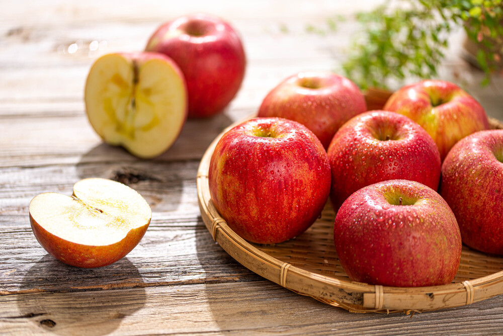 664 腐った りんご Stock Photos, High-Res Pictures, and Images - Getty Images腐った りんご