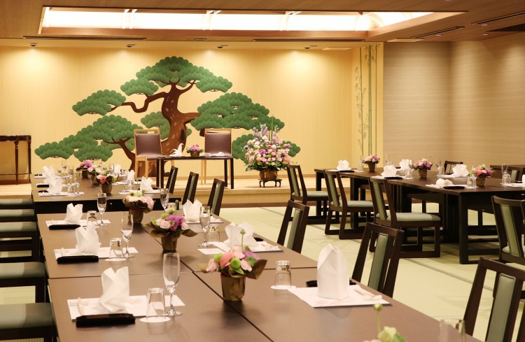 御節の予約始まりました！ 宜しくお願い致します🤲 今年は花月監修の冷凍御節と寿司折壽も販売いたします！おせち寿司正月花月会館料亭かぶと