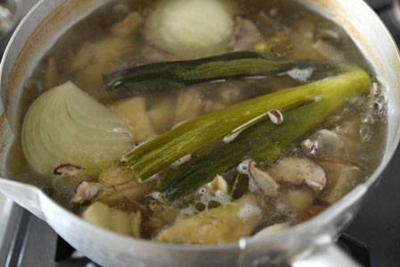 簡単手作りで♪絶品しょうゆラーメンスープ