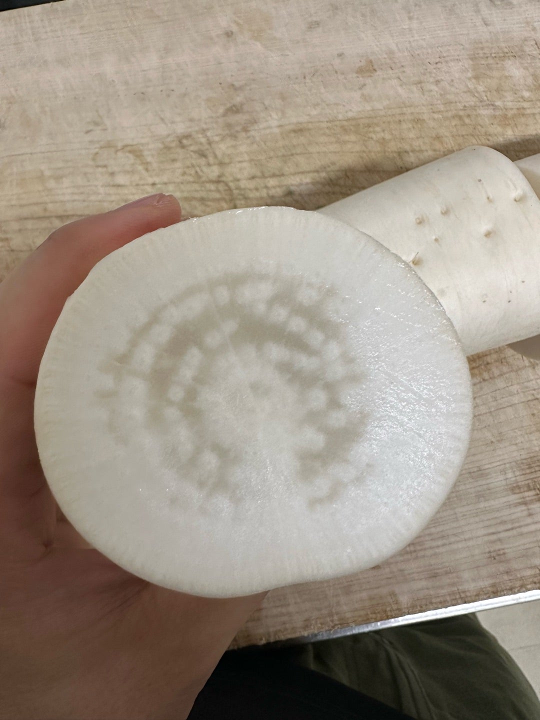 大根を切ったら中が青い ！これって食べられる？捨てなきゃダメ？ - macaroni