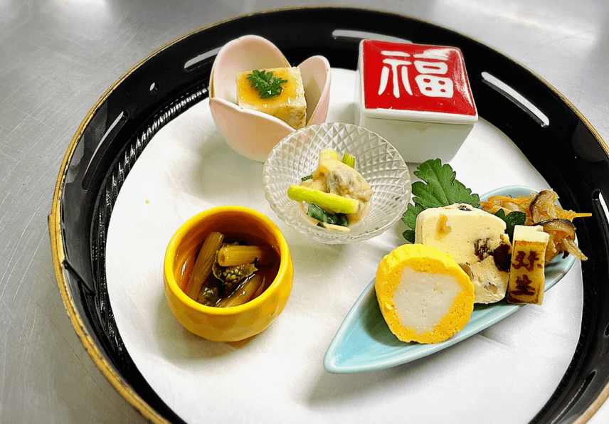 和食器 華やかな前菜 スモークサーモン 織部グリーン 緑 三日月トレー 楕円皿 大皿 盛皿 アミューズ オードブル うつわ 陶器 おうち 美濃焼S0027094食器専門店白いごはん器のお店 らいすぼーる