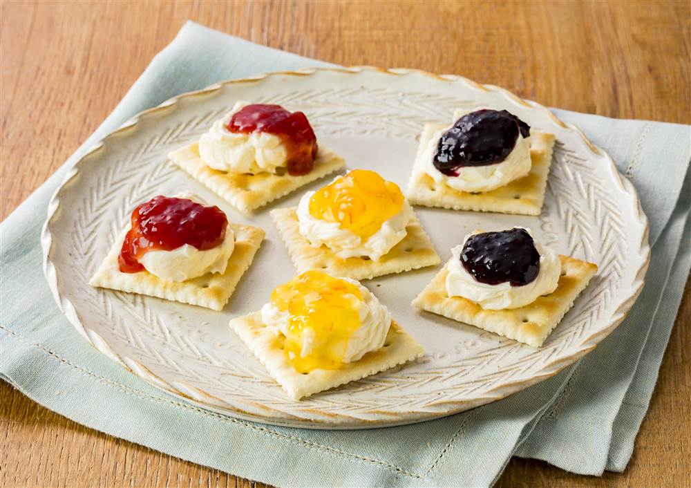 苺ジャムとクリームチーズとアーモンドのクラッカー レシピ・作り方 by ぷ〜みぃまま♪ - 楽天レシピ